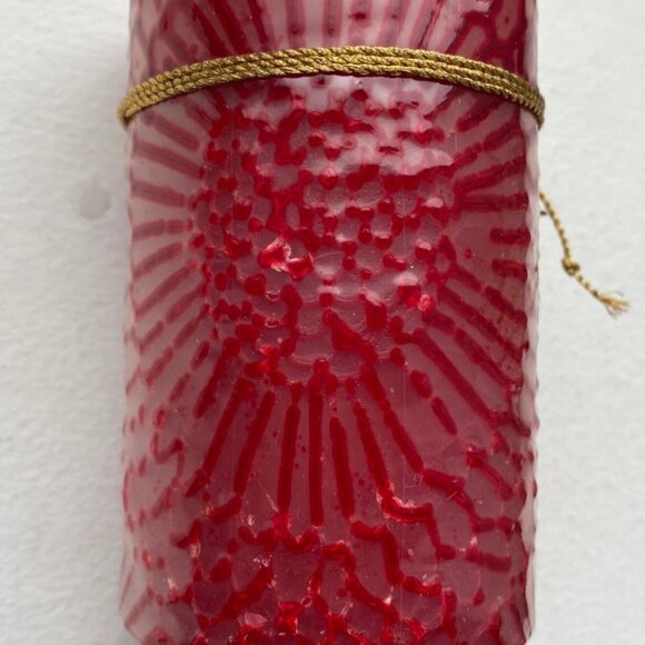NWT Embossed Candle - Rosewood and Cedar - Picture 3 of 7